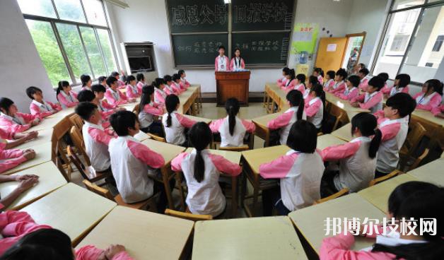 懷化萬昌中等專業(yè)學(xué)校2023年學(xué)費(fèi)、收費(fèi)多少