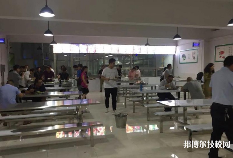 懷化萬昌中等專業(yè)學校2023 年宿舍條件