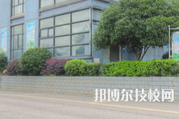 湘潭工業(yè)貿(mào)易中等專業(yè)學(xué)校2023年學(xué)費(fèi)、收費(fèi)多少