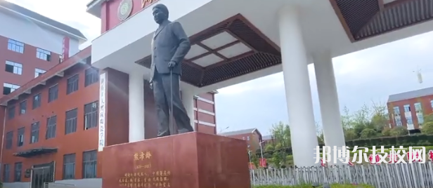 湖南省陶瓷技師學(xué)院2023年招生辦聯(lián)系電話