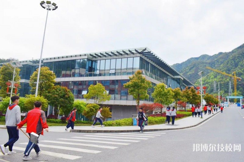安化縣職業(yè)中專學校2023年宿舍條件
