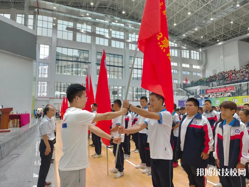 新晃侗族自治縣職業(yè)中等專業(yè)學(xué)校2023年地址在哪里