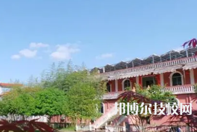景德鎮(zhèn)傳統(tǒng)文化職業(yè)學校是中專還是技校（景德鎮(zhèn)傳統(tǒng)文化職業(yè)學校）