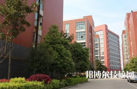 湖南建設(shè)中等職業(yè)學(xué)校是中專還是技校（湖南建設(shè)中等職業(yè)學(xué)校）
