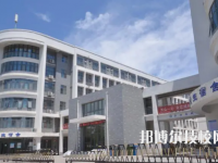 鄭州市信息技術(shù)學(xué)校是不是中專