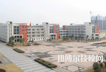 安徽廣播電視中等專業(yè)學(xué)校是不是中專