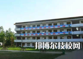 淮南市精銳科技學(xué)校是不是中專
