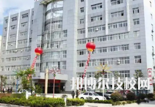 臨泉縣鵬飛中等專業(yè)學(xué)校是不是中專
