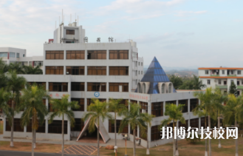 四川紅十字衛(wèi)校是不是中專