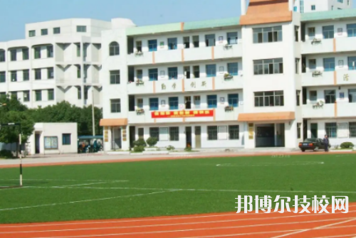 四川省服裝藝術學校是不是技校