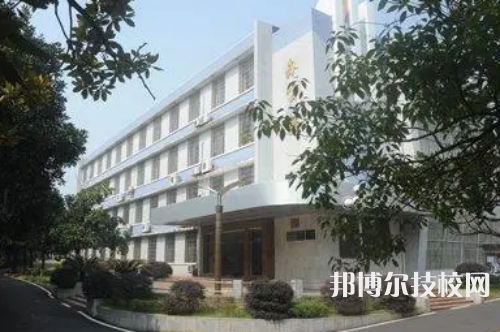 重慶舞蹈學(xué)校是不是職高
