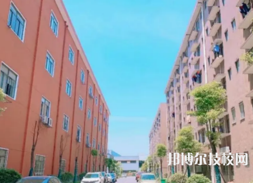 成都圣亞技工學(xué)校是不是職高