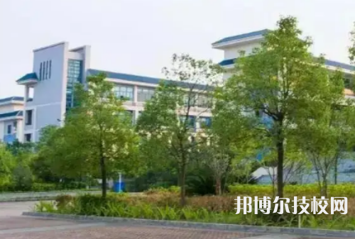 眉山華西航空旅游學(xué)校是大專還是中專（眉山華西航空旅游學(xué)校）