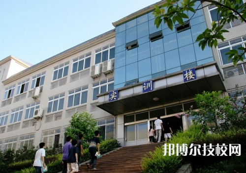 眉山二橋職業(yè)學(xué)校是大專還是中專（眉山二橋職業(yè)學(xué)校）