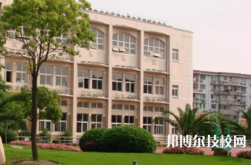 南昌市第一中專(zhuān)學(xué)校是公辦還是民辦