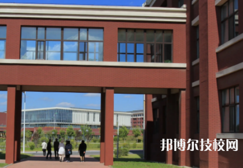 南充建華職業(yè)中學(xué)是公辦還是民辦