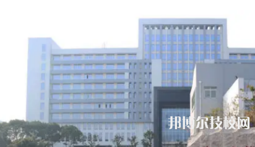 成都天府口腔職校是公辦還是民辦